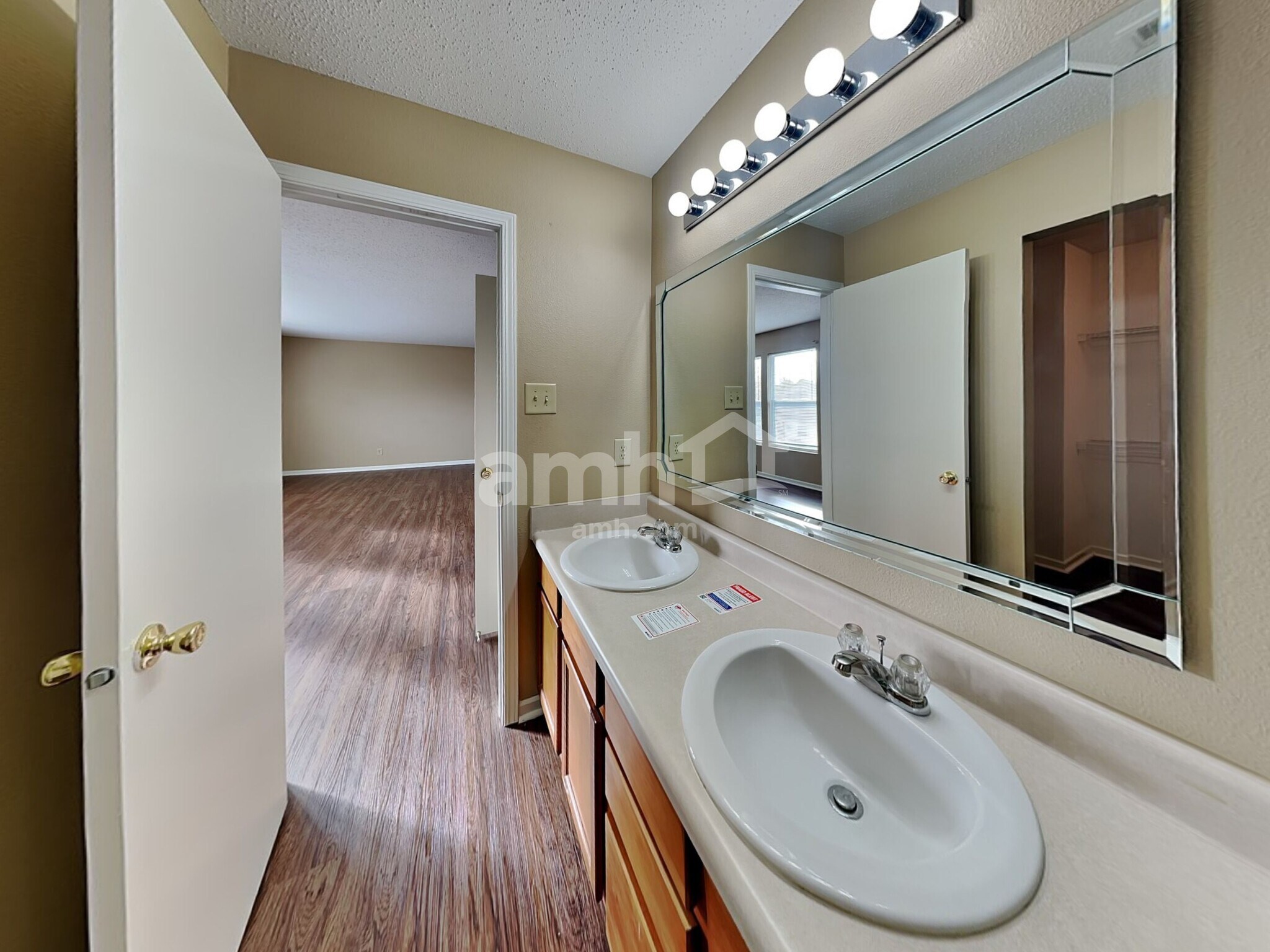 Building Photo - 10856 Grace Dr