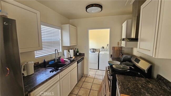 Building Photo - 1064 W 31st St