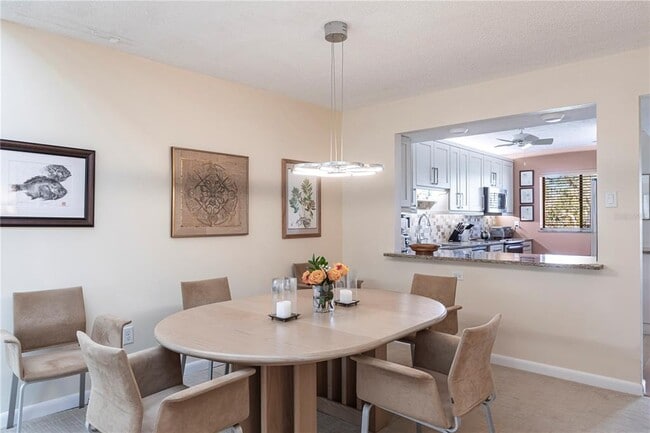 Building Photo - 1531 Clower Creek Dr