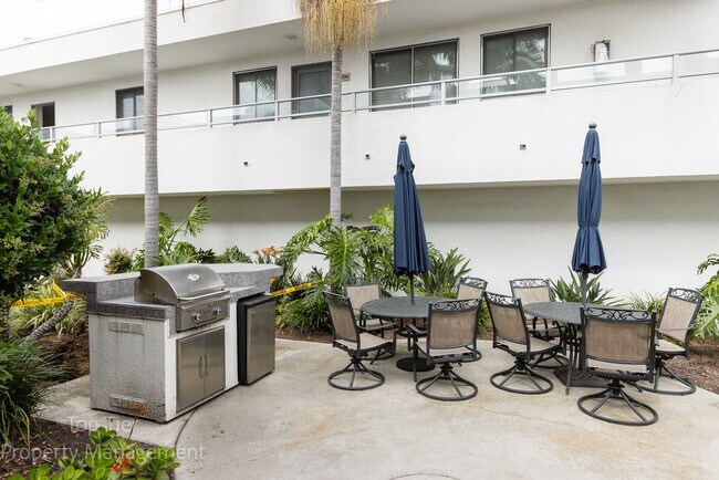 Building Photo - 2-bed, 2-bath 972sqft condo, walking distance to beach in Carlsbad Village, literally one block o...