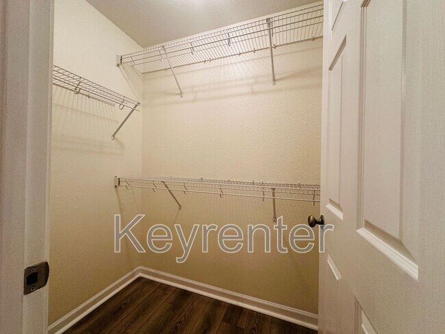Building Photo - 846 Blue Spruce Way