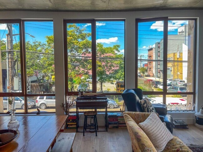 Building Photo - 199 Conover St