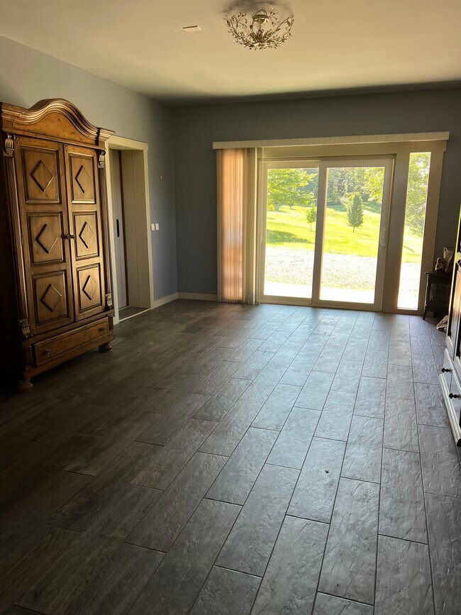 Building Photo - 571 Big Sky Rd