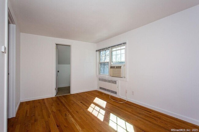 Building Photo - 12 Dunham Rd