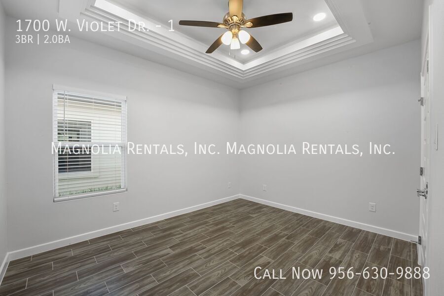 Building Photo - 1700 W Violet Dr
