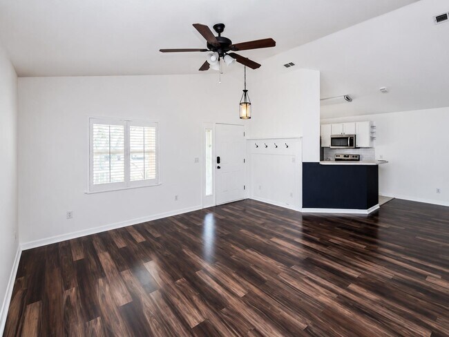 Building Photo - 405 Island View Cir