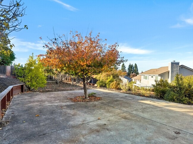 Building Photo - 1101 Rock Creek Way