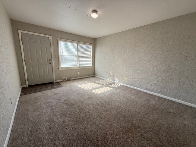 Building Photo - 1420 E 31st St S