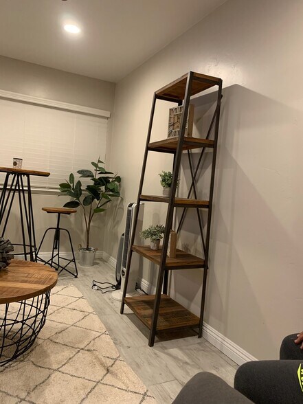 Building Photo - 619 Stork St