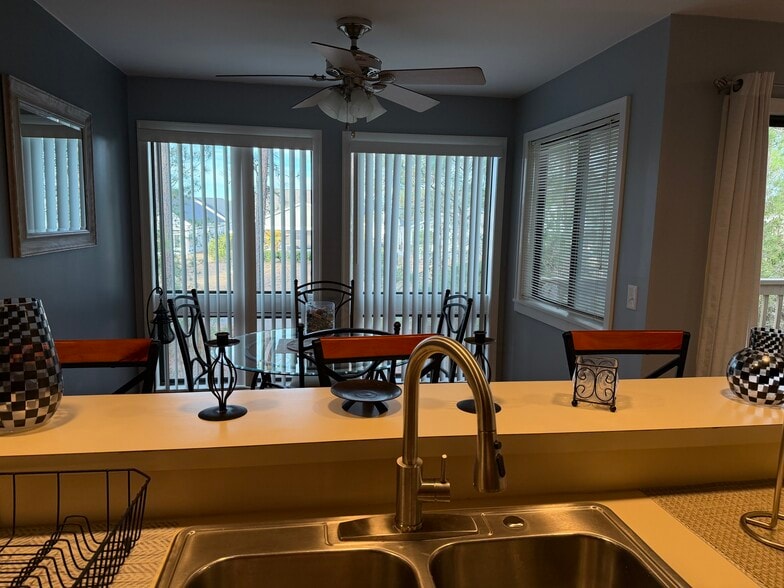 Building Photo - 1025 Plantation Dr W