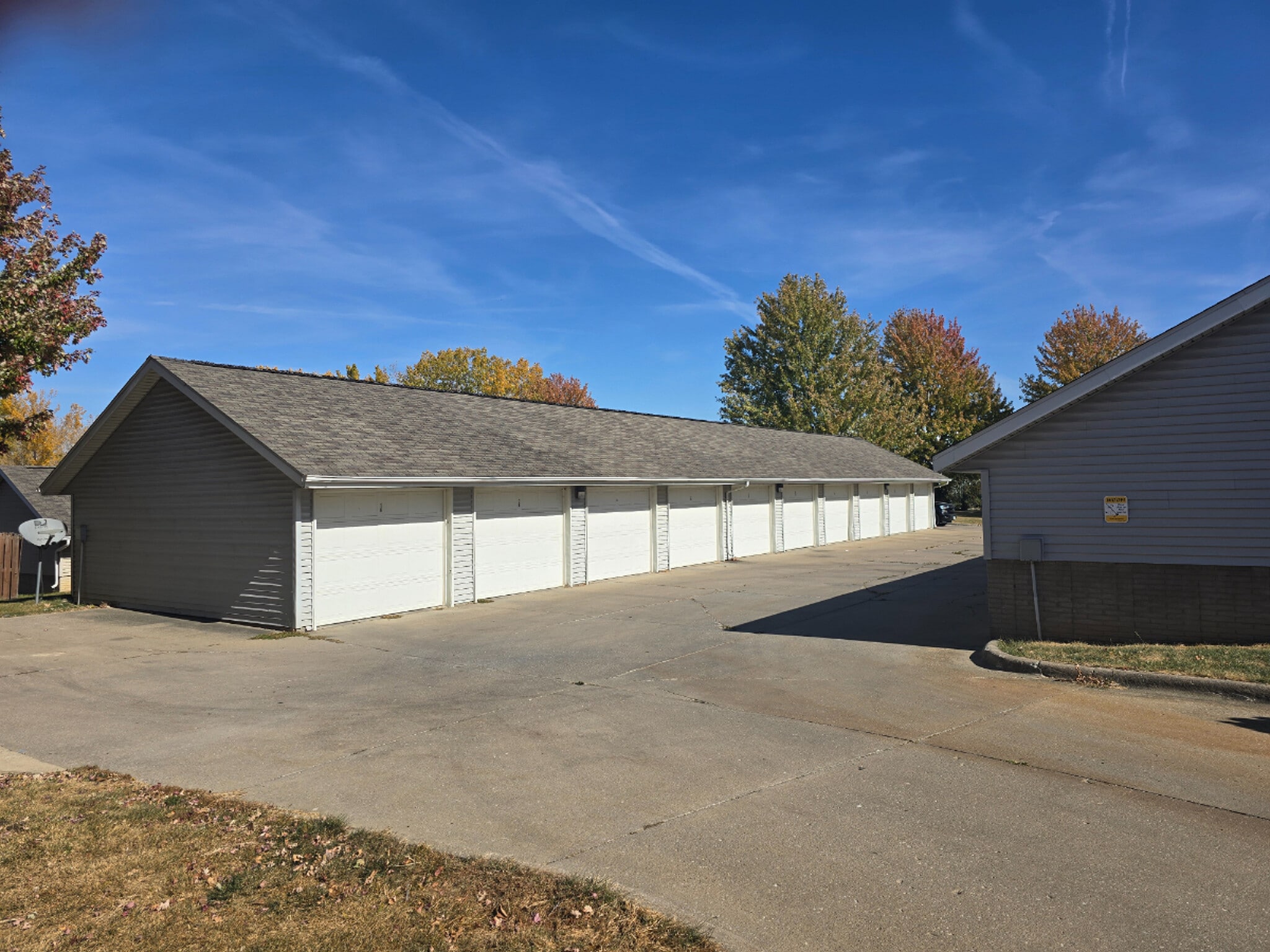 detached garage - 74 Westside Dr