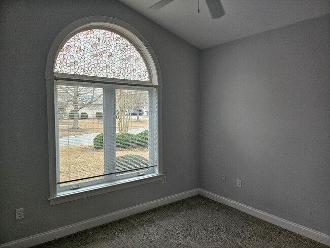 Building Photo - Southport - 3bedroom, 2 bath Townhouse