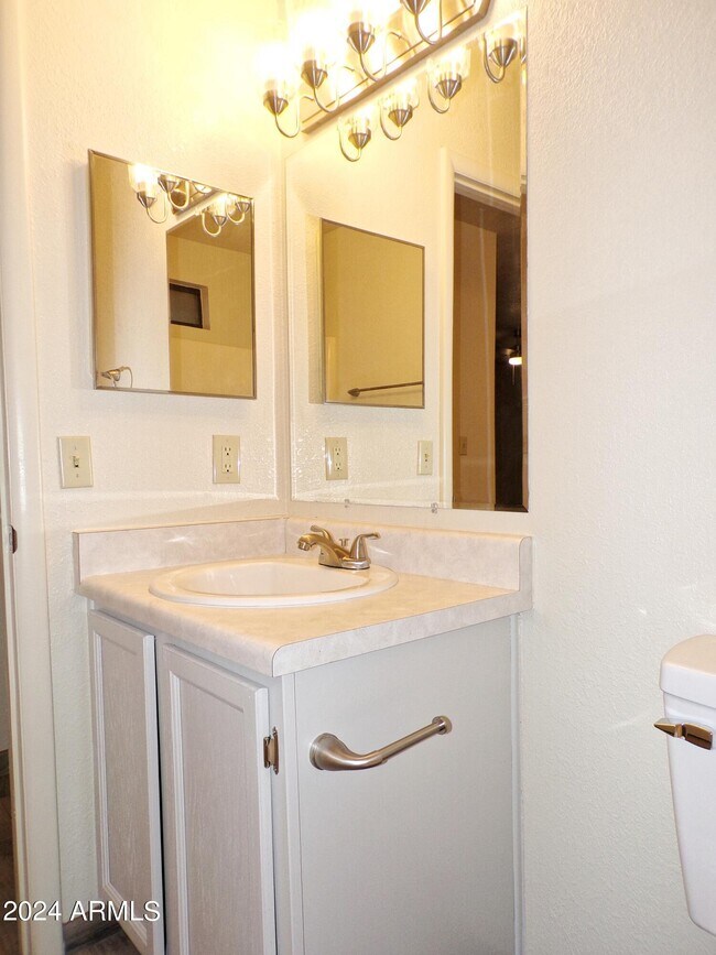 Building Photo - 4406 Buena Loma Way