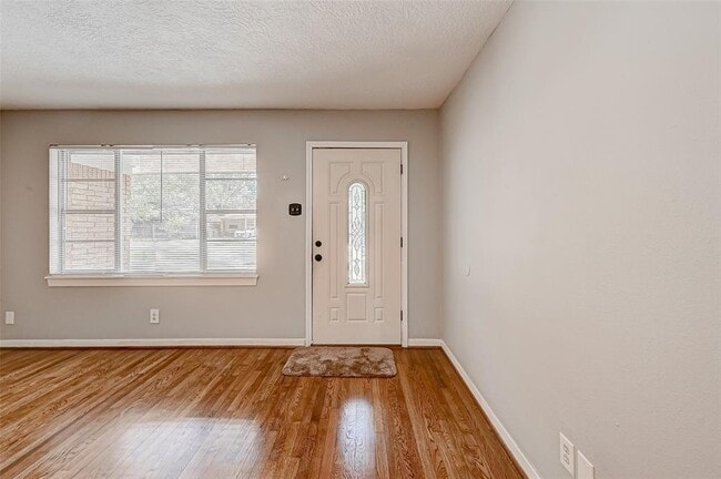 Building Photo - 718 Hohl St