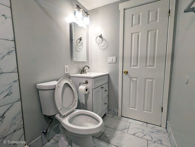 bathroom 1 - 6541 S Begonia Dr