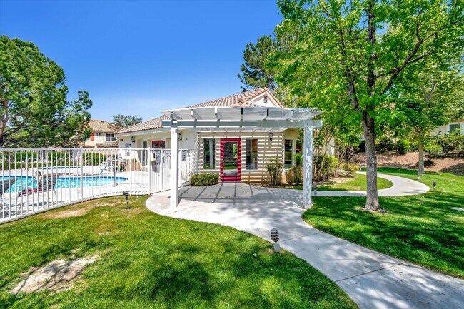 Building Photo - 18014 Flynn Dr