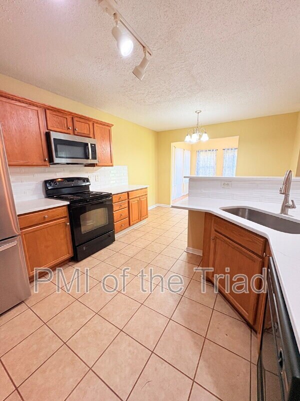 Building Photo - 152 Drewsbury Dr