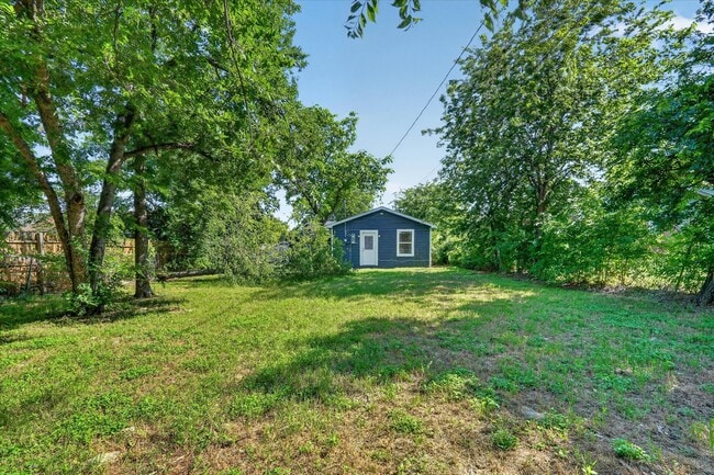 Building Photo - 5616 Wellesley Ave