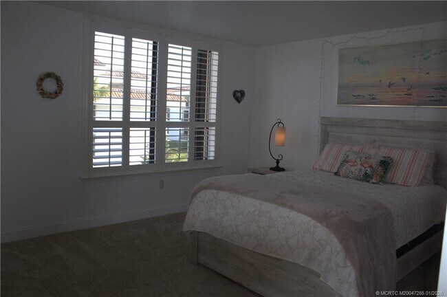 Building Photo - 325 Jimmy Buffett Mem Hwy