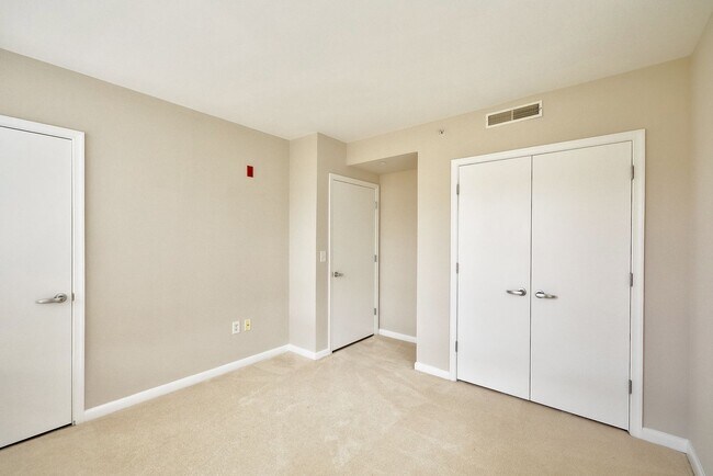 Building Photo - Modern Comfort 2BD/1BTH  in Navy Yard & So...