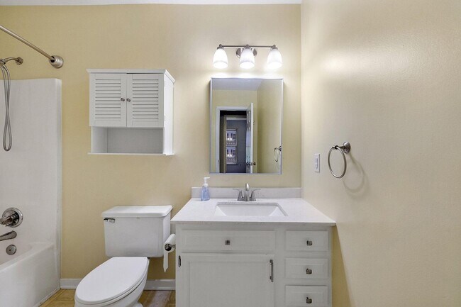 Building Photo - 5608 Chatmoss Rd