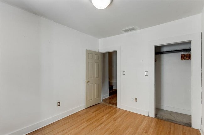 Building Photo - 517 Irwin St NE