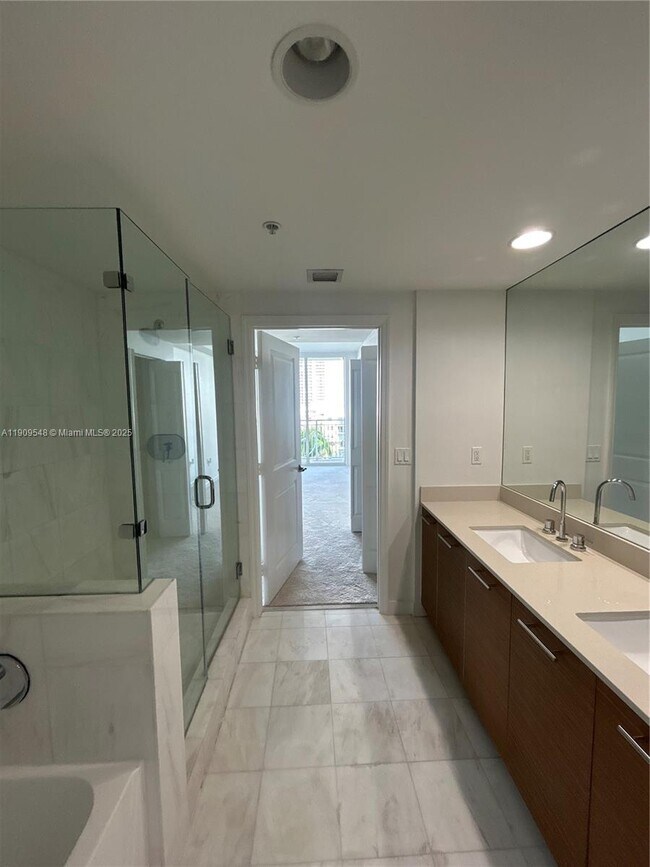 Building Photo - 480 Hibiscus St