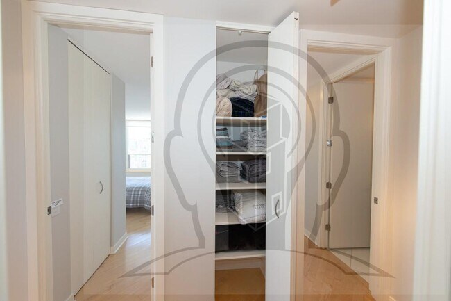 Building Photo - Stunning 46th Floor, 2 bedroom condo, right on the Chicago River