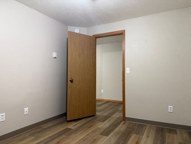 Building Photo - 2736-33 1/2 33 1/2 Ave S