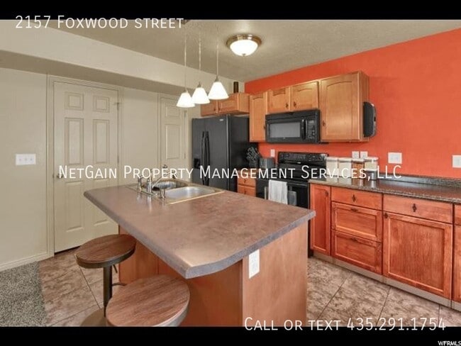Building Photo - 2157 Foxwood St