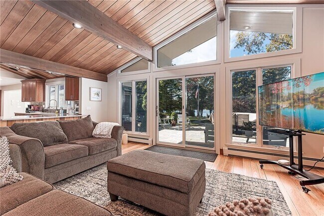 Building Photo - 14 Woodlake Dr