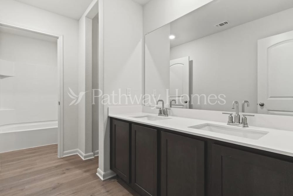 Building Photo - 916 Burlington Ave