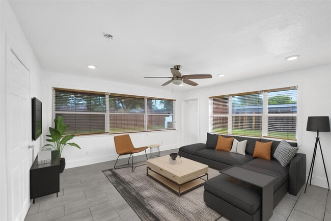 Building Photo - 7021 Park St