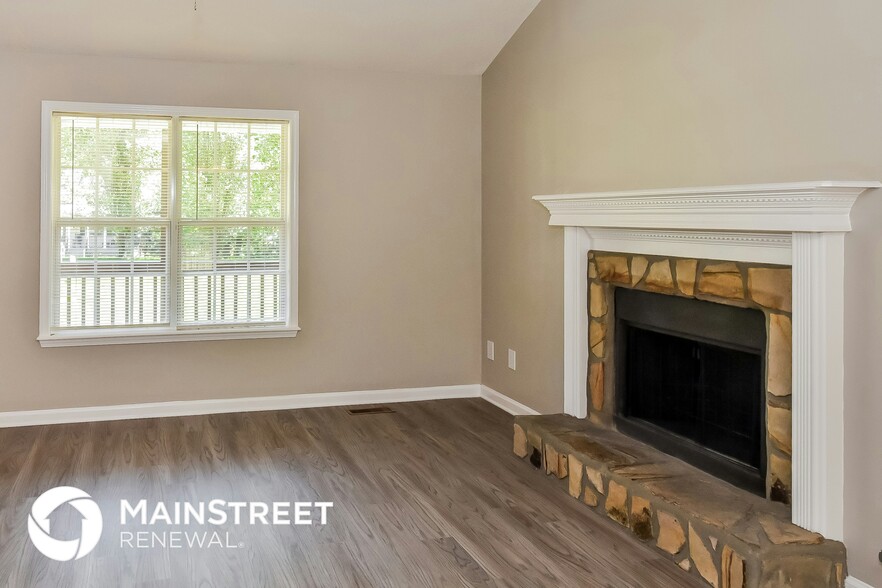 Building Photo - 522 Willow Creek Dr