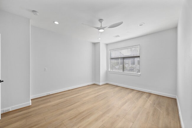 Building Photo - 2315 McIlhenny St