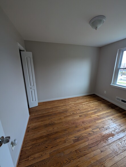 Building Photo - 4000 Elmora Ave