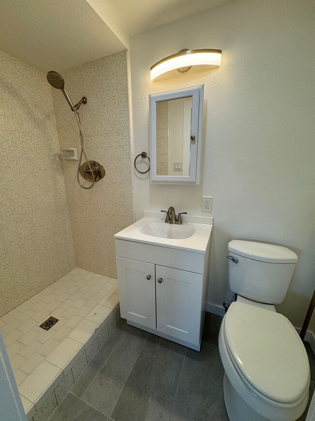 Building Photo - Newly Renovated 1bedroom in Harbor City - ...