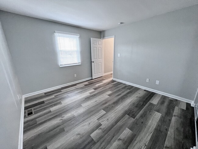 Building Photo - Three Bedroom Townhome in Covington!