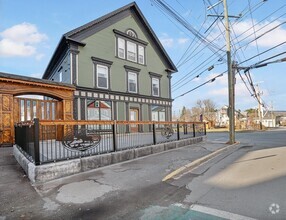 Building Photo - 121 Main St