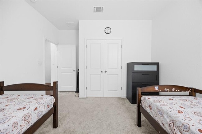 Building Photo - 303 Eagle Ford Dr