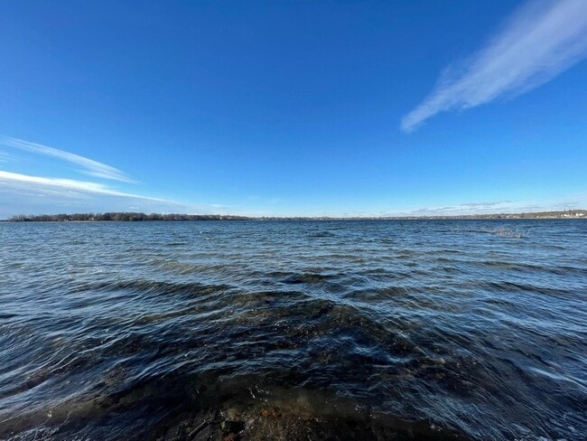 Building Photo - 44 Peninsula Rd