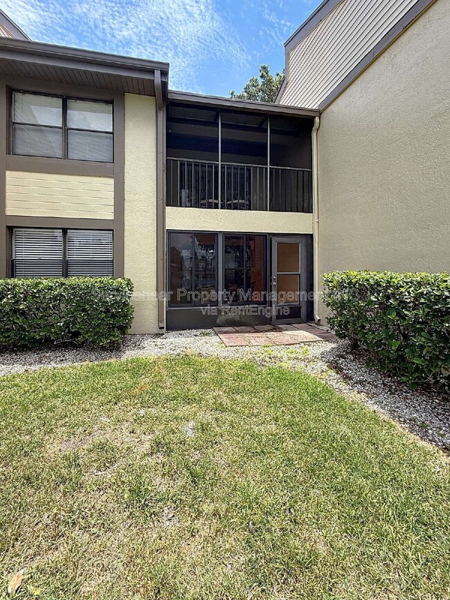 Building Photo - 217 Woodlake Wynde