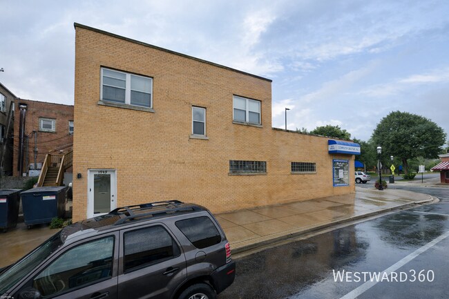 Building Photo - 1949 hickory-2E