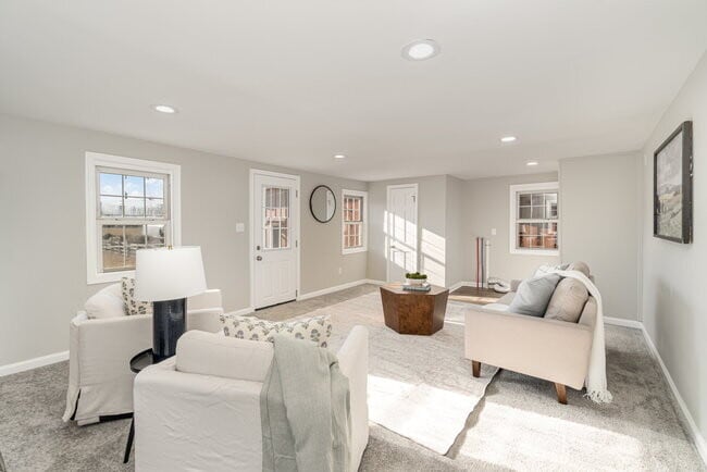 Building Photo - 28 W Main St