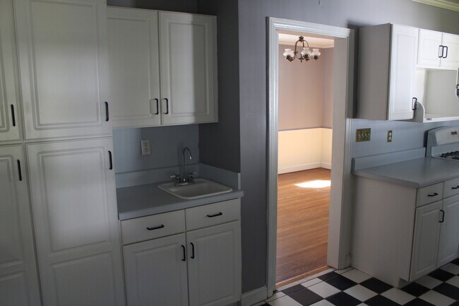 Building Photo - 3 Bed/2 Bath Home Right Next to Walker Golf Course!