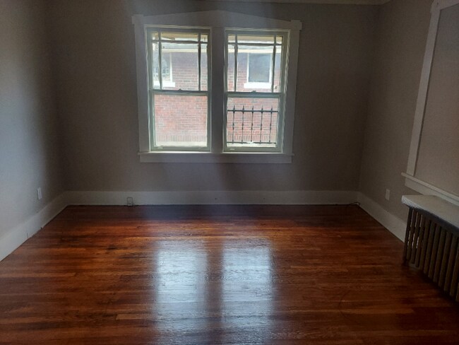 Building Photo - 1553 E McLemore Ave