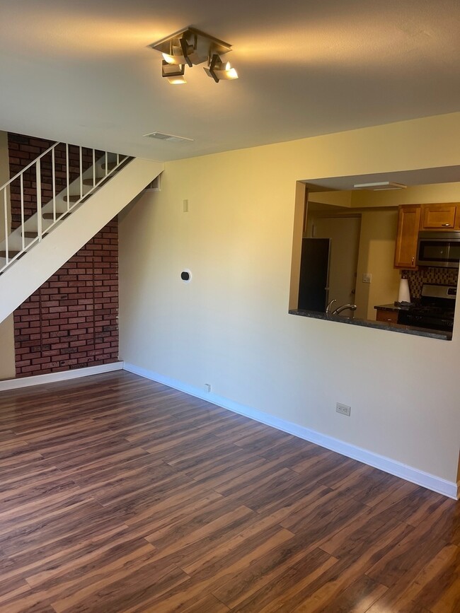 Building Photo - 683 Cleo Ct