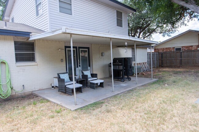 Building Photo - 4617 Sierra Madre Dr
