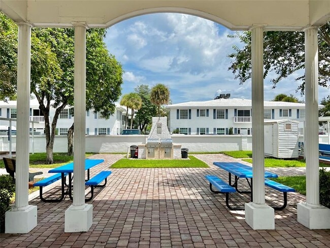 Building Photo - 2271 NE 68th St