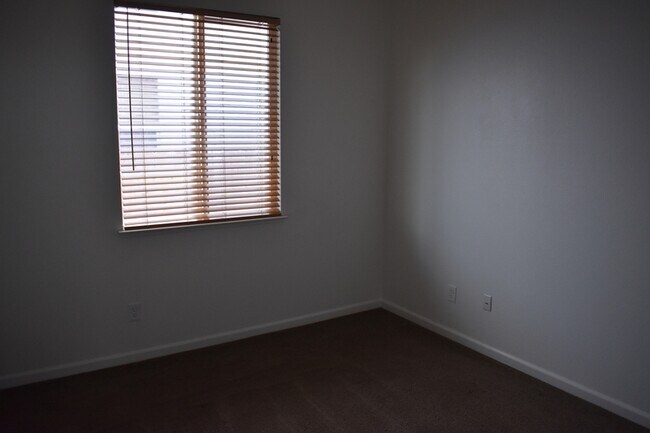 Building Photo - 1283 Orion Ct
